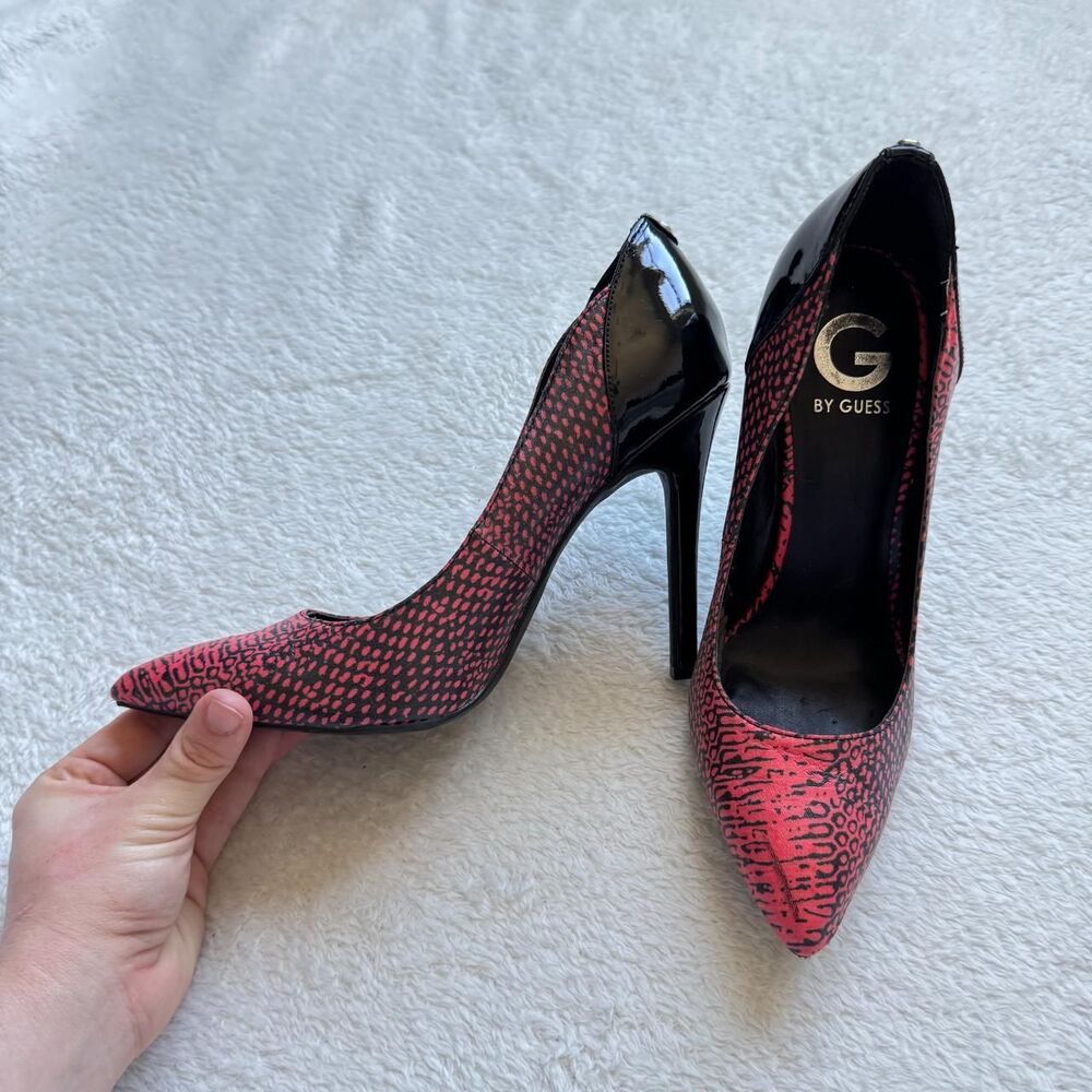 Guess Women's Black and Pink Courts